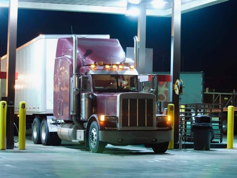 HOW MANY GALLONS OF FUEL DOES A SEMI-TRUCK HOLD? - Trison Tarps USA