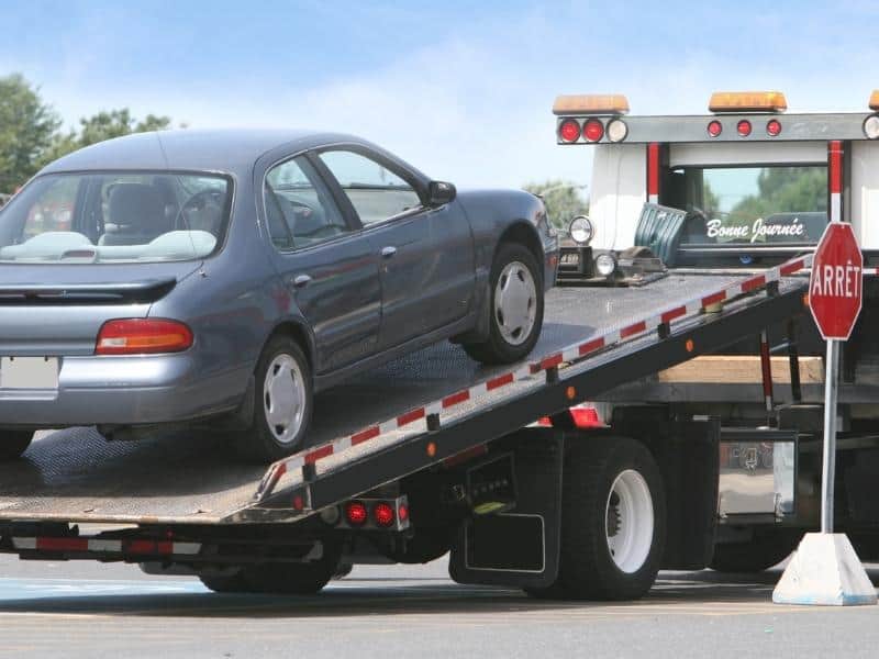 Pros of a rollback tow truck